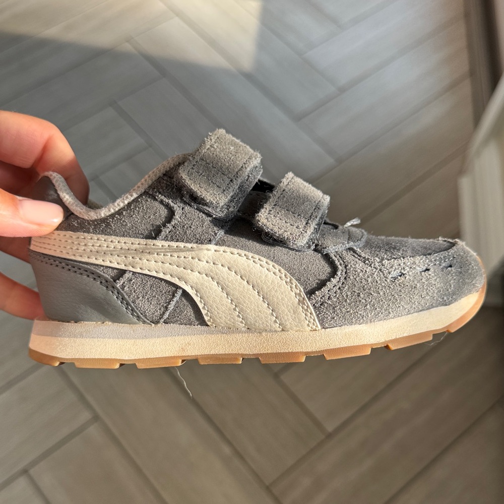 Puma Kids Sneakers in Gray and Cream